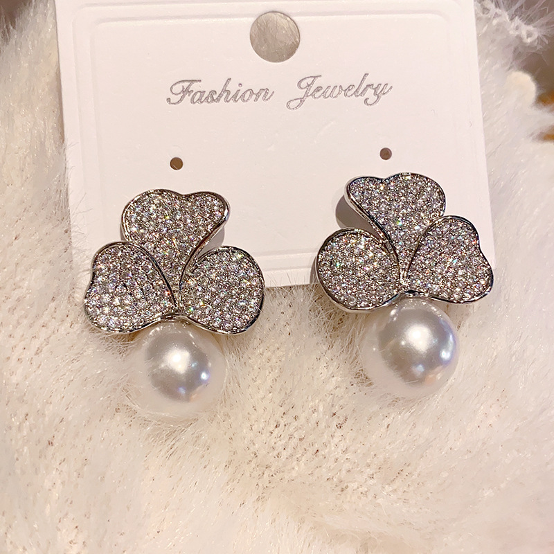 New best-selling copper-inlaid zircon stud three-petal flower pearl earrings, high-end design earrings, exquisite and versatile for women pic 10