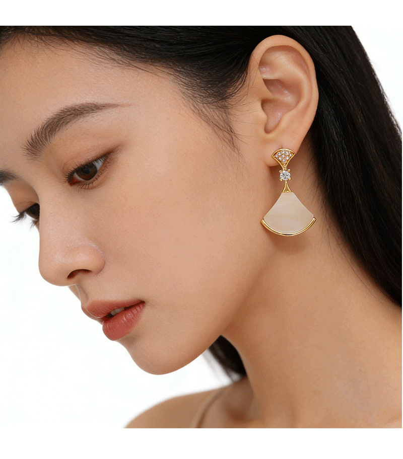 Hyacinth francés fresco suave abanico de conchas pendientes con diamantes moda ligera extravagancia simplicidad diseño de nicho sentido de múltiples accesorios de oído pic 6
