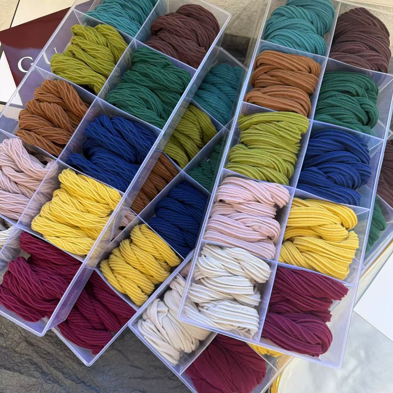 This is a real photo of a high-saturation, simple bow towel band for autumn and winter. The hair band is elastic and does not damage the hair. It is a fashionable and simple hair tie pic 8