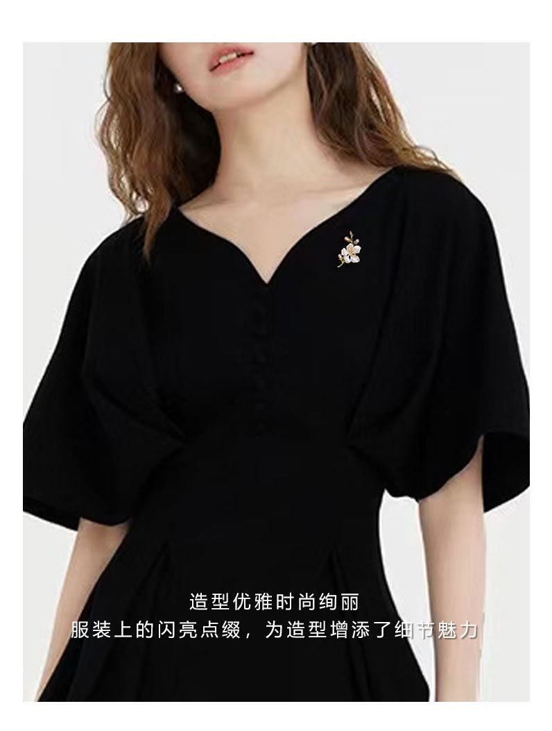 Forest-themed elegant freshwater pearl flower brooch, a niche design of light luxury floral pins, a new ultra-ethereal brooch pic 6