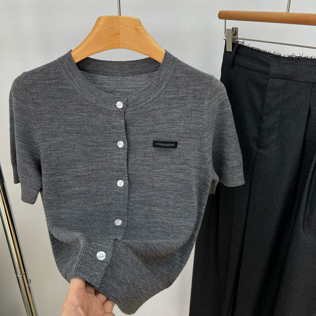 The 2024 summer new M fine-count woolen woven label commuting, smart and stylish slim short knitted cardigan pic 4