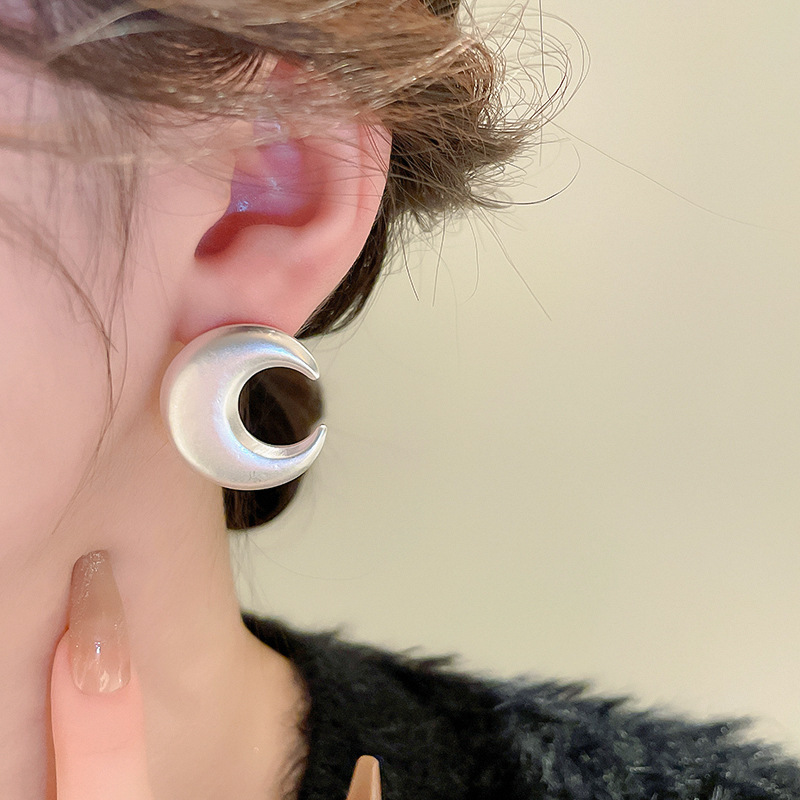 银针跨境高级感银色几何圆珠爱心耳钉小众个性耳环冷淡风耳饰批发详情9