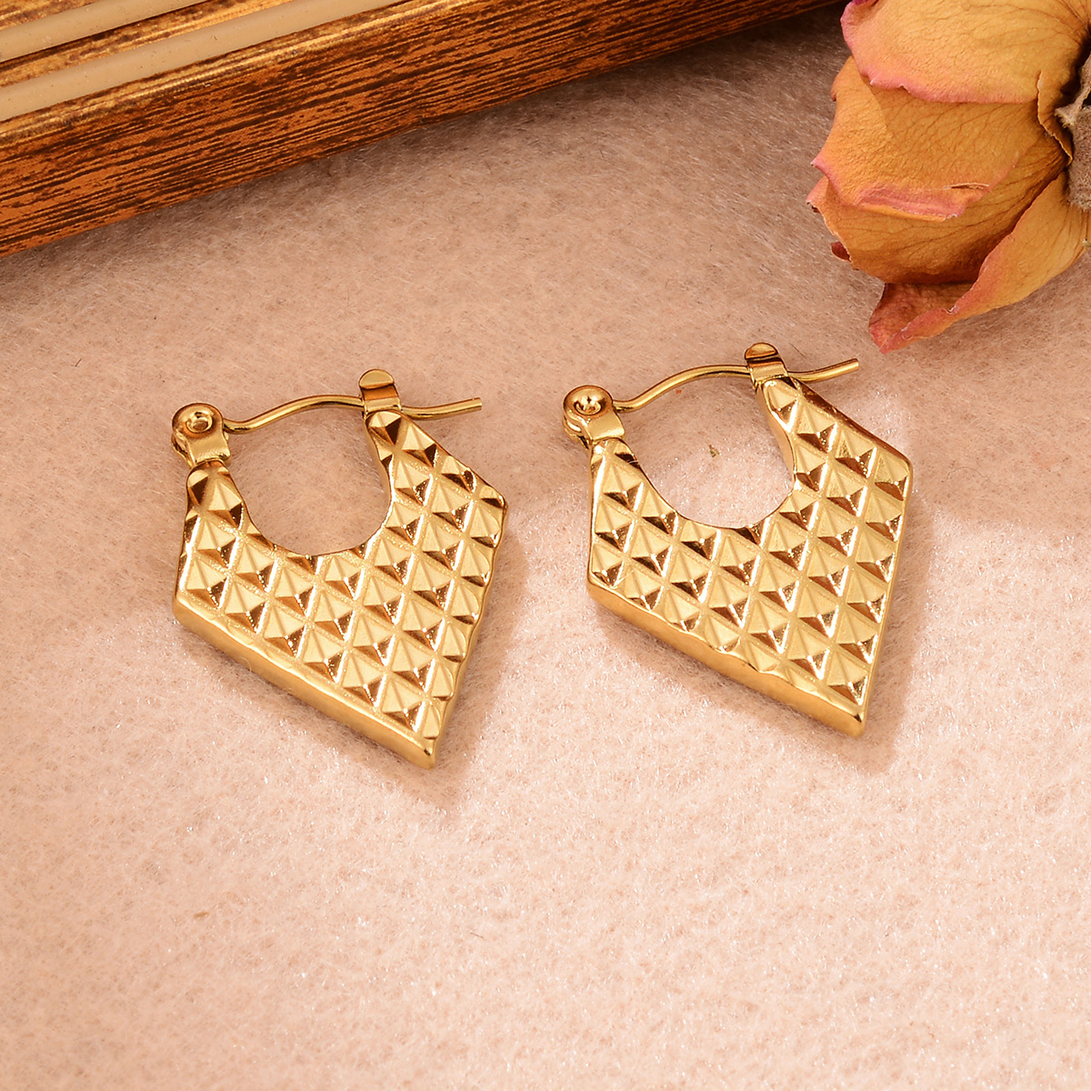 时尚复古简约大气不锈钢小众个性不锈钢纹理时尚扭纹U型耳环批发详情21