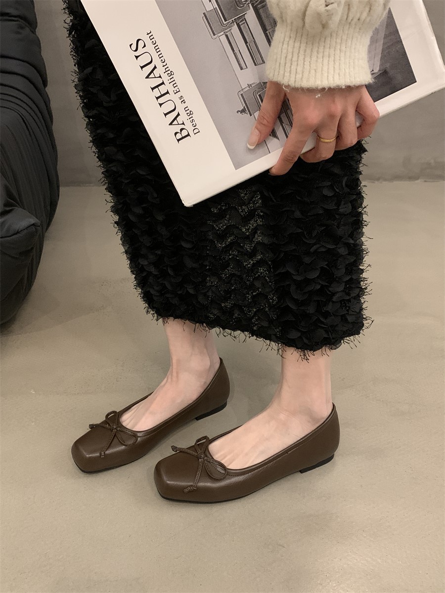 Silver single shoe with a shallow bow, a new French gentle evening style flat ladle for women in the spring of 2025 pic 6