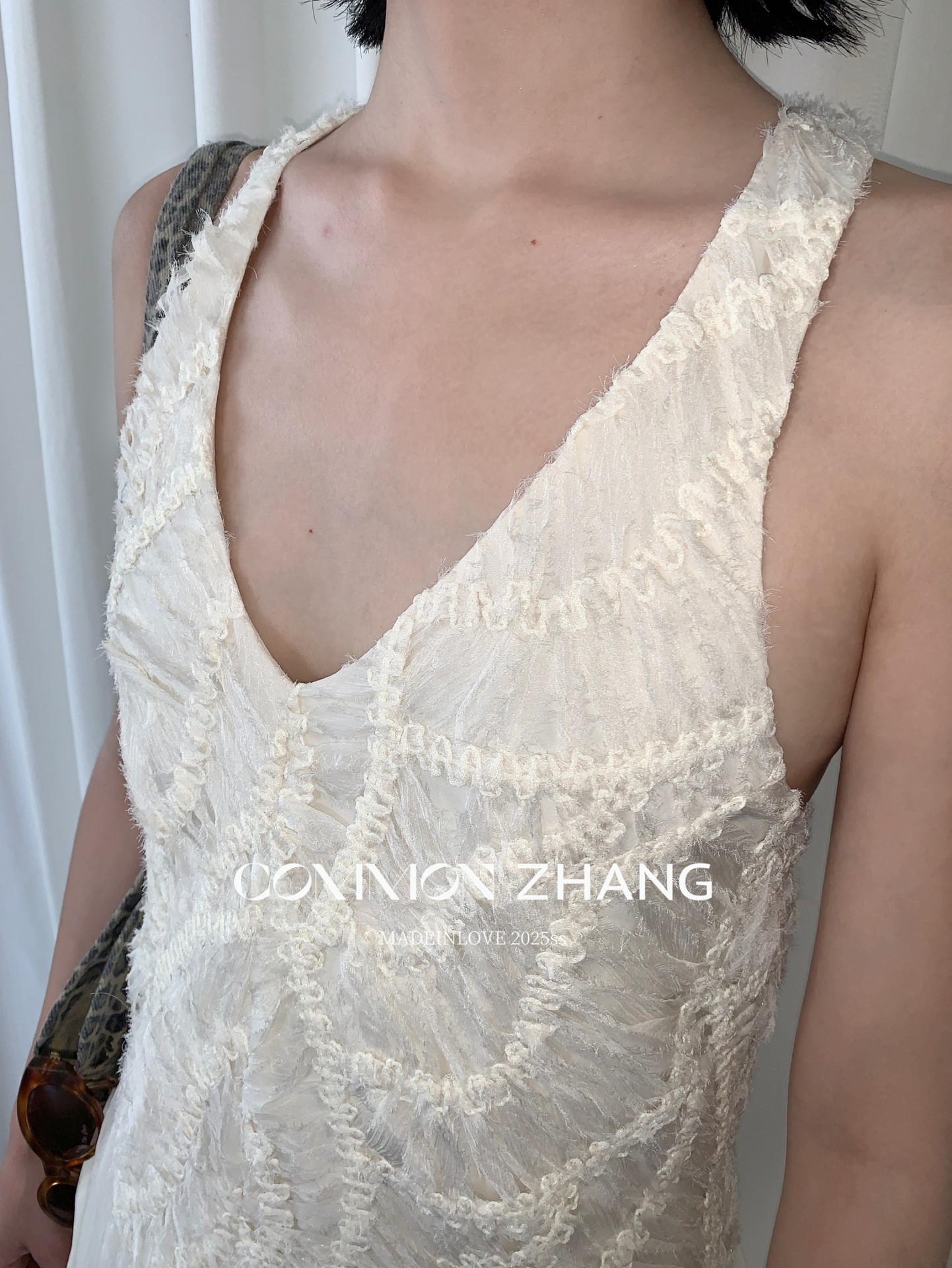 CZ ZHANG Mocha Mousse retro pleated V-neck dress Texture backless slightly transparent long dress B26987 pic 7