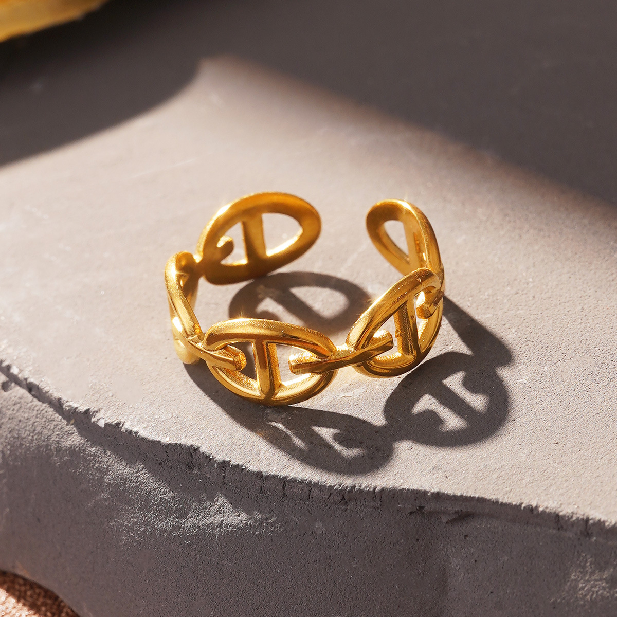 Cold and stylish stainless steel European and American ring, elegant lines, cross-border design, high-end feel, gold jewelry wholesale pic 28