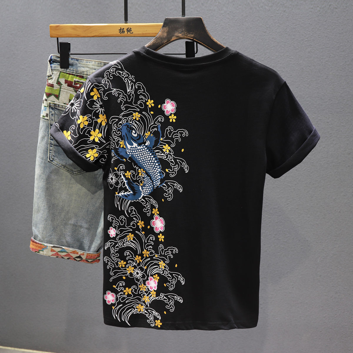 A new summer trend brand of Chinese style, carp, ethnic style, embroidery, personalized, loose short-sleeved T-shirt for men, casual top pic 9