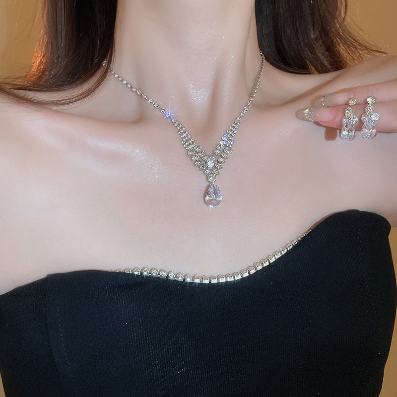 European and American cross-border water drop diamond-encrusted stud necklace, light luxury style fashion pendant, collarbone chain, internet-famous high-end accessory for women pic 7