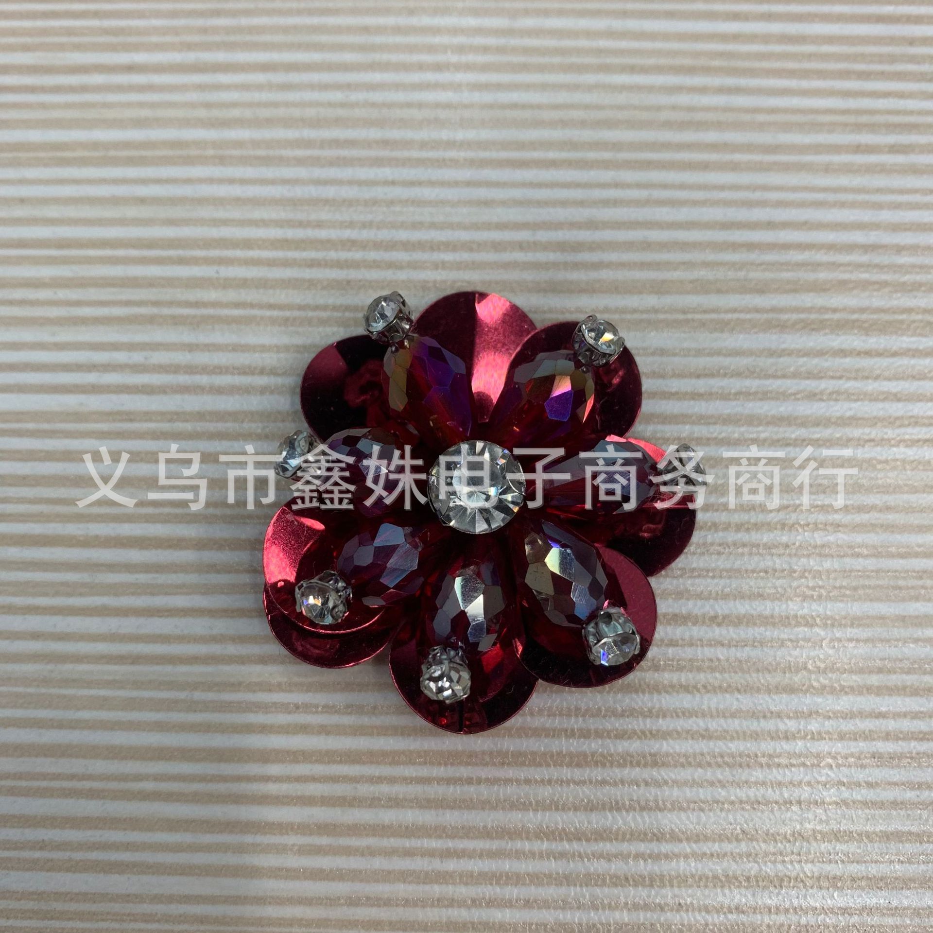 Камелия из гирлянды, гвозди с бусами, аксессуары DIY pic 13