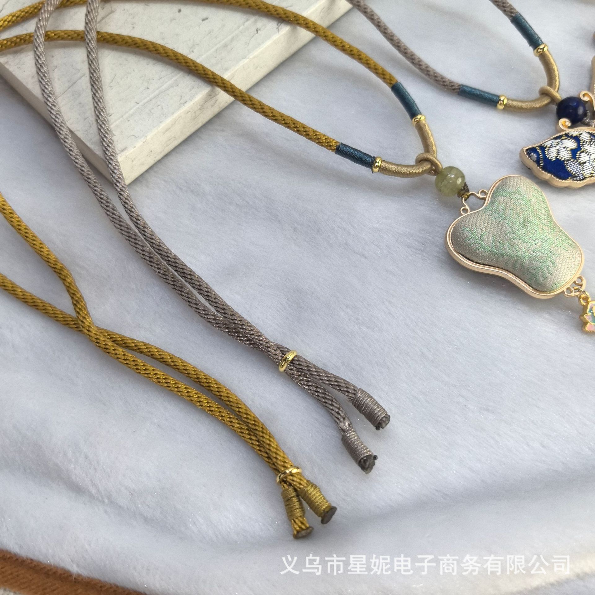 2026新款宋锦蒲扇蝴蝶吊坠莲花珍珠项链 简约休闲棉麻服饰配饰详情9