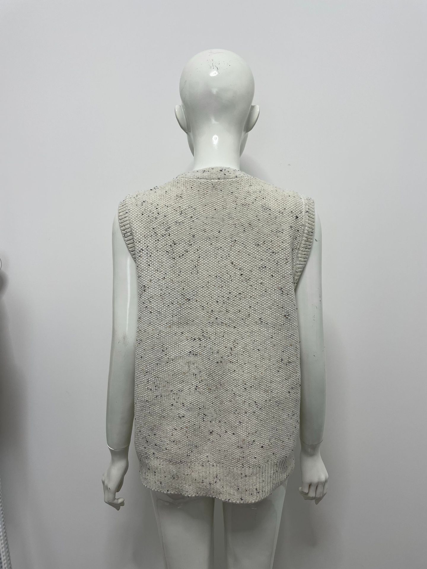 The new loose sleeveless layering sweater cardigan trend for women in the retro multicolor tweed vest of autumn and winter pic 17