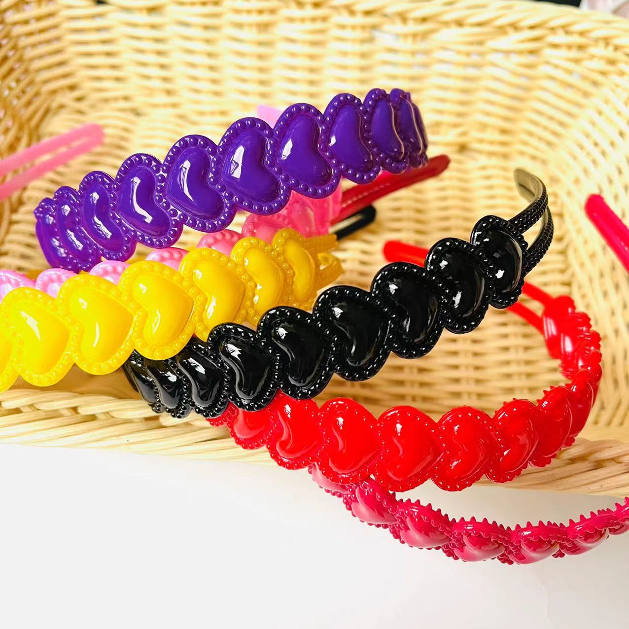 【1-11 Zones 】 Big heart hair band 12/ pack 2400/ box Soft candy-colored big heart hair band for pressing hair, daily outing face washing hair accessory, bangs hair clip 1 yuan 2 yuan pic 3