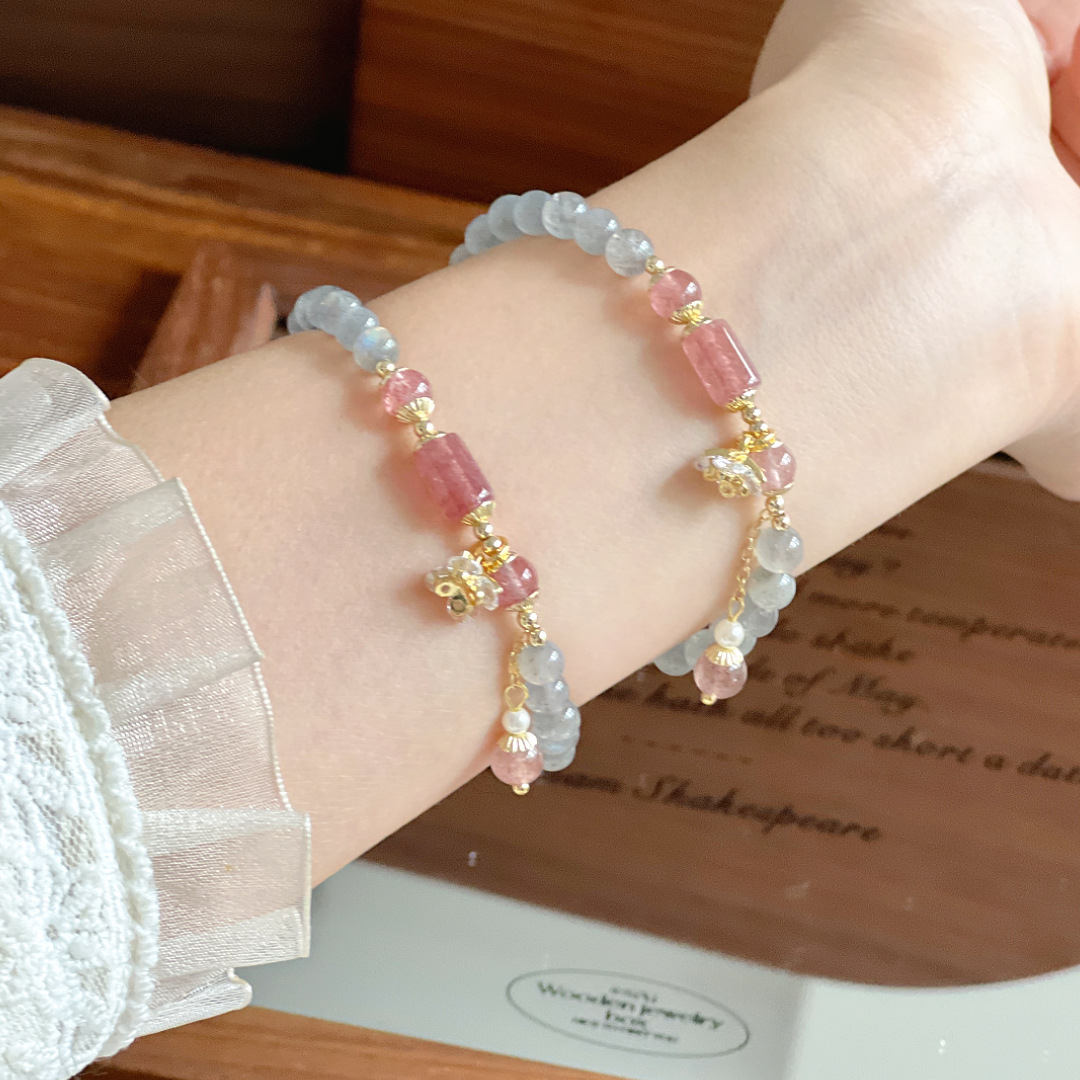 一件代发超仙甜美拉长石天然灰月光手链吊坠学生手串送礼物可批发详情3