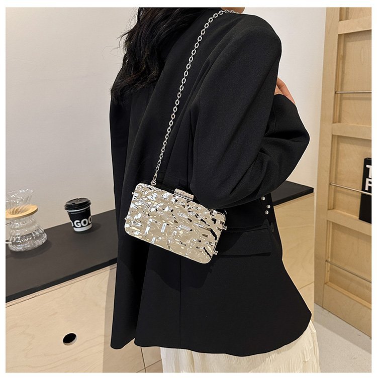 晚宴包金属2024夏季新款盒子女包链条单肩斜挎包褶皱跨镜女手机包详情17