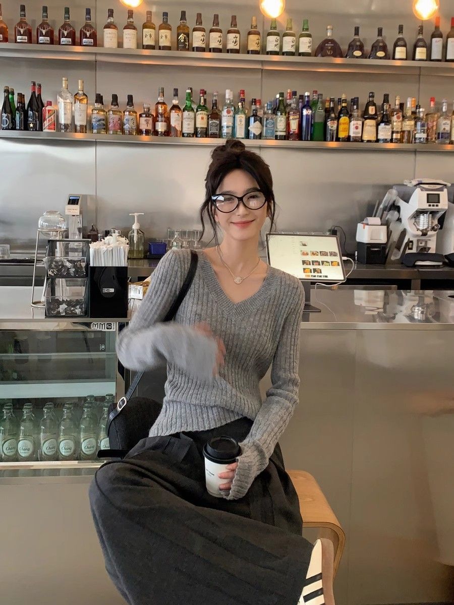 美式复古v领灰色毛衣女秋冬2024新款内搭修身显瘦针织打底衫上衣详情4