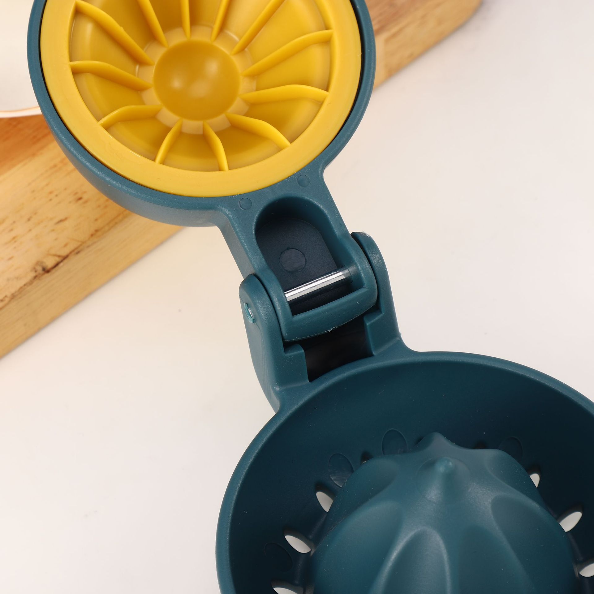 多功能旋转式榨汁机手动柠檬夹家用压汁器小型果汁机水果榨汁器详情12