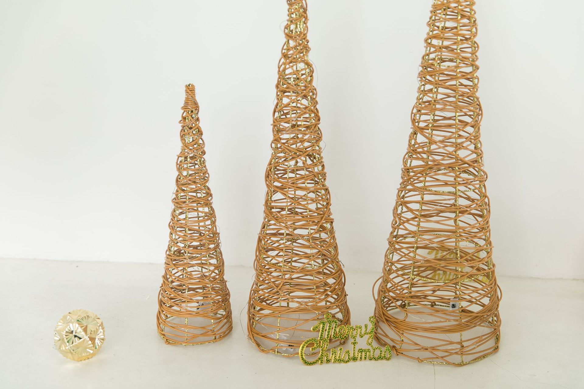 Cross-border Christmas ornaments with lights, led Christmas tree decorations, holiday Christmas supplies, gold powder luminous spires pic 3