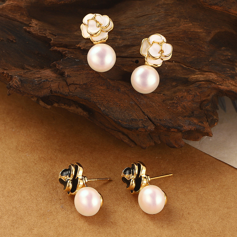 Flower pearl earrings with a light luxury and high-end feel for summer 2024, versatile 925 accessories, French retro earrings for women wholesale pic 22