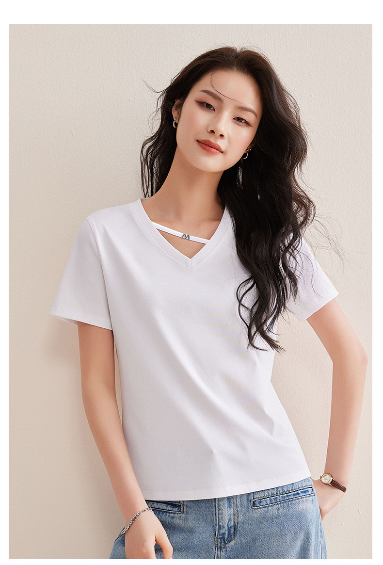Black V-neck short-sleeved T-shirt for women, a new summer style that is slimming and form-fitting, with a cinched waist and straight shoulders. It is a cropped top pic 14