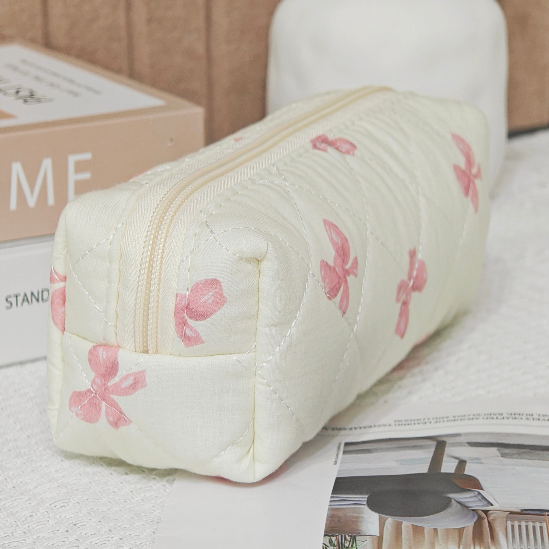 新款手提蝴蝶化妆包大容量绗缝便携收纳袋ins风旅行小物品收纳包详情6