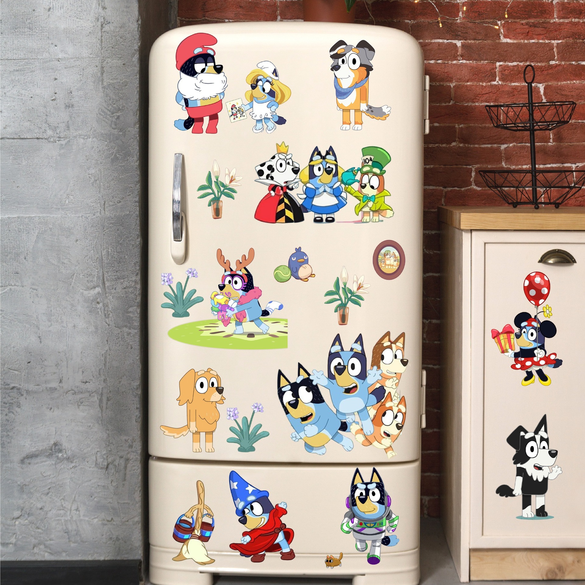 跨境Bluey儿童房装饰自粘墙贴可爱卡通动画布鲁伊防油遮痕pvc贴画详情8