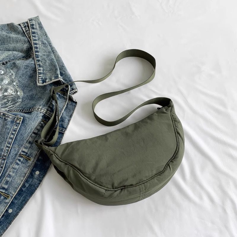 新款试衣间潮流腋下包女轻便百搭优衣库饺子包女大容量单肩斜挎包详情13