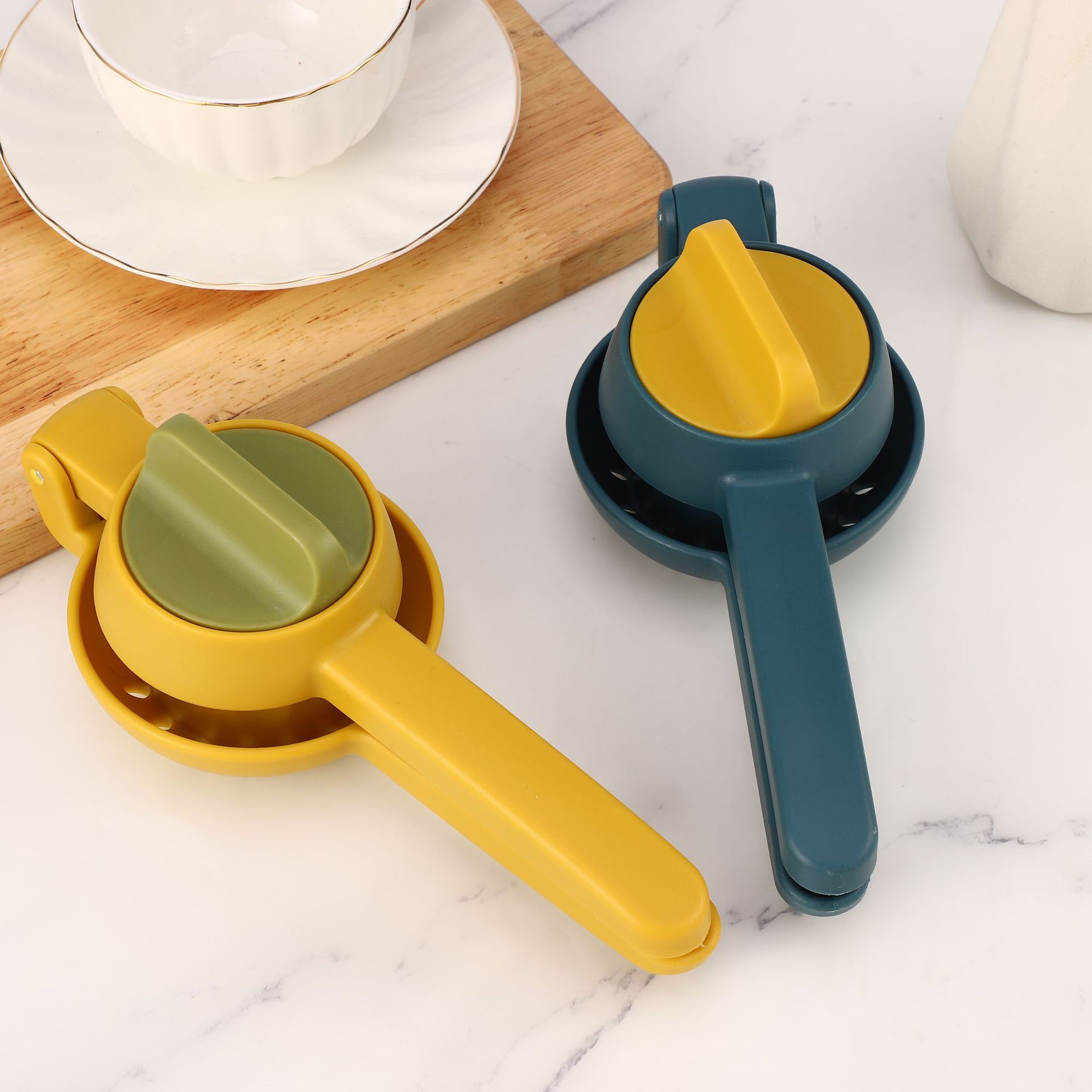 多功能旋转式榨汁机手动柠檬夹家用压汁器小型果汁机水果榨汁器详情2