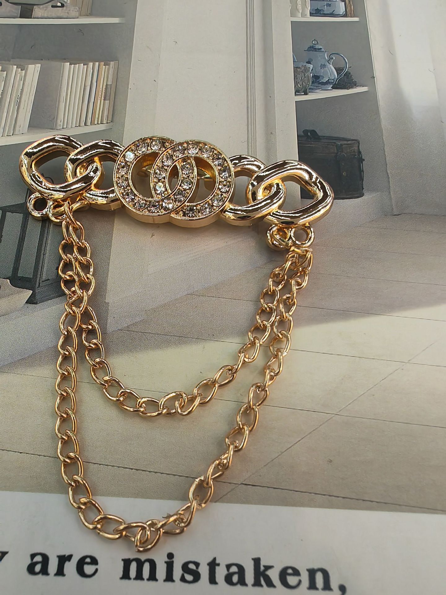 大牌风双环爱心小香风胸针2023新款潮时尚防走光高级感精致别针详情6