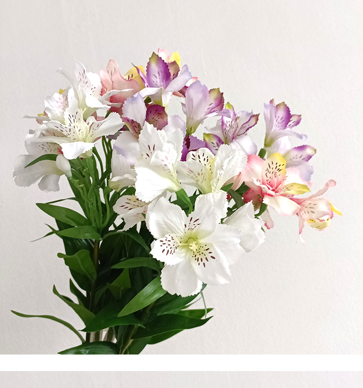 仿真彩色压纹3D百合花六出花婚庆客厅装饰摆件道具人造花仿真花束详情5