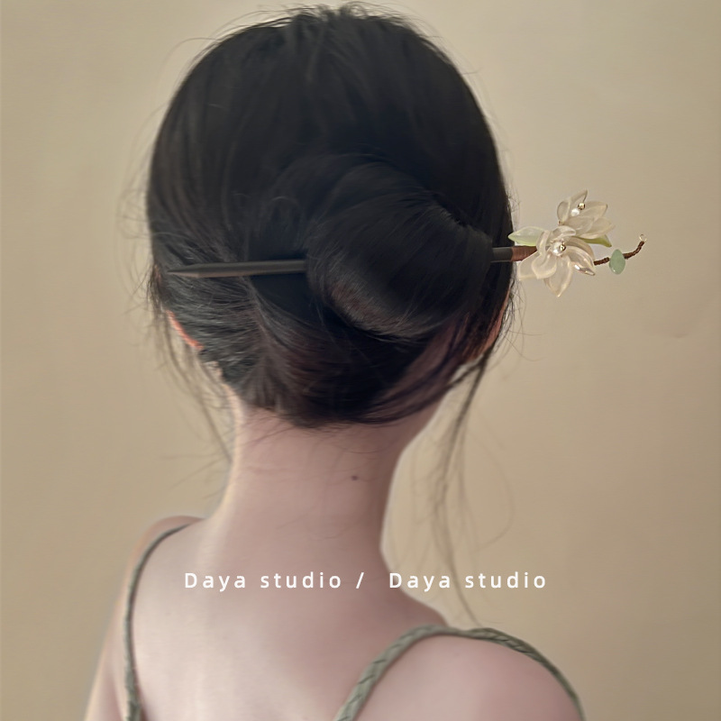 New Chinese-style, super ethereal, retro flower hairpin, a niche design for women, with a gentle and simple style. It is a coiled hairpin for the back of the head pic 7