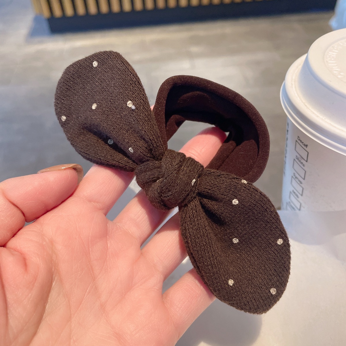 The forest-style Maillard rabbit ear hair band is durable and does not damage hair. It leaves no marks. The towel band is a French retro polka dot hair accessory and a hair tie pic 5