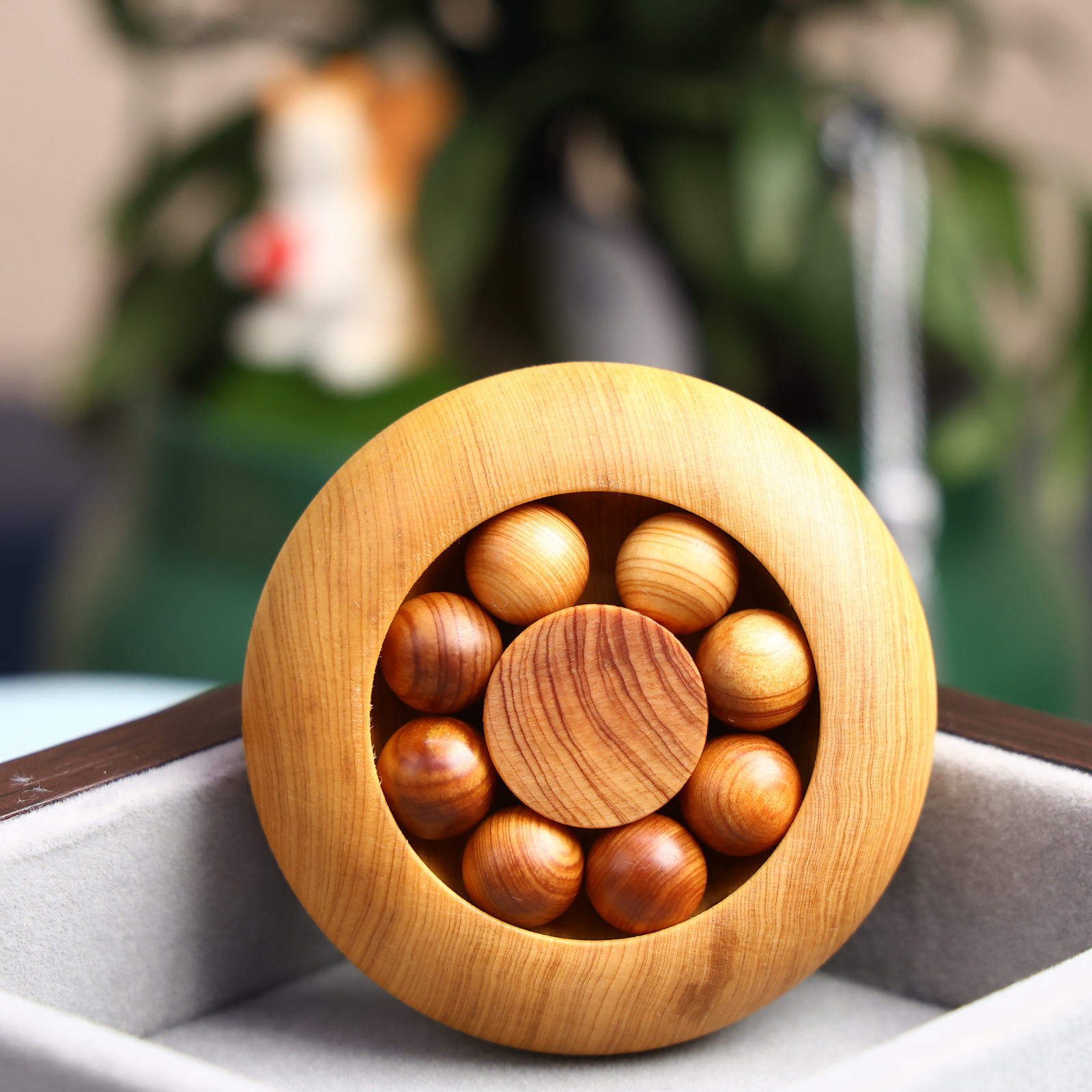 Factory direct sales of sandalwood wooden handball spinning handball pieces for hand exercise and stress relief pic 12
