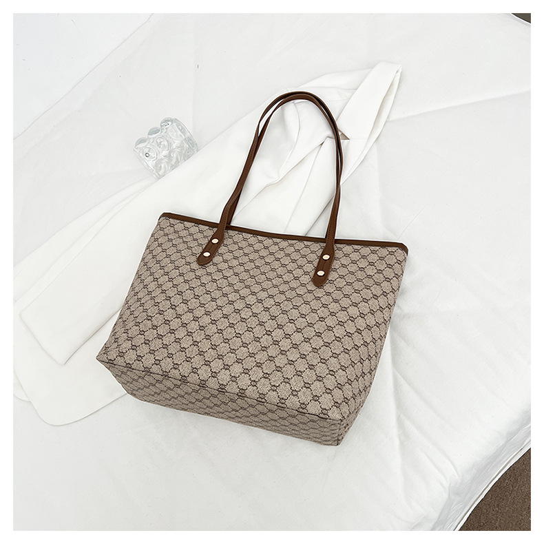 A simple and fashionable large-capacity bag for women in 2025, a trendy six-year tote bag for women, a large-capacity single-shoulder bag for commuting pic 37