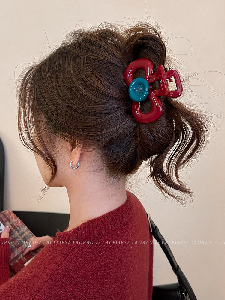 Retro red bow button grabber with a high-end and niche design. The contrasting color shark clip is a fashionable and versatile hair accessory pic 19