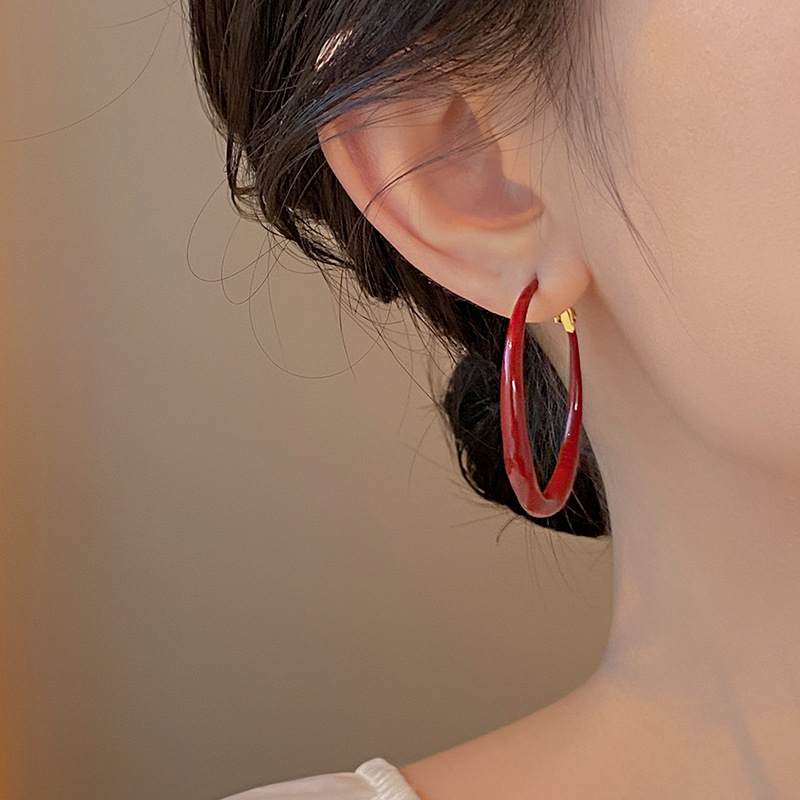 The high-end Angolan red large ear rings make the face look good. The geometric earrings for autumn and winter are simple and elegant. The best-selling stud earrings are for women pic 6