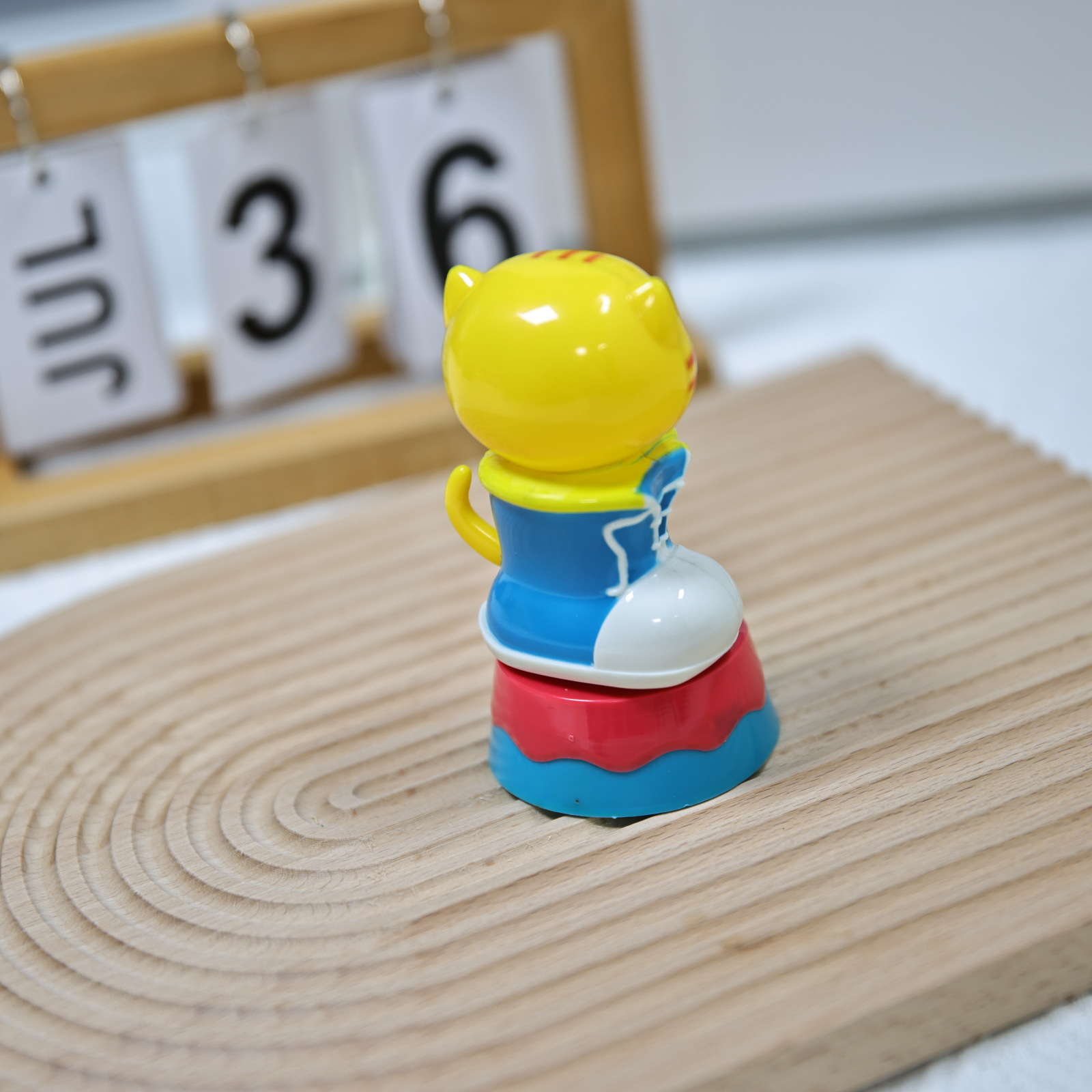 Factory direct sales of car solar automatic rocker, creative and cute animal tiger ornaments and accessories available for wholesale pic 7