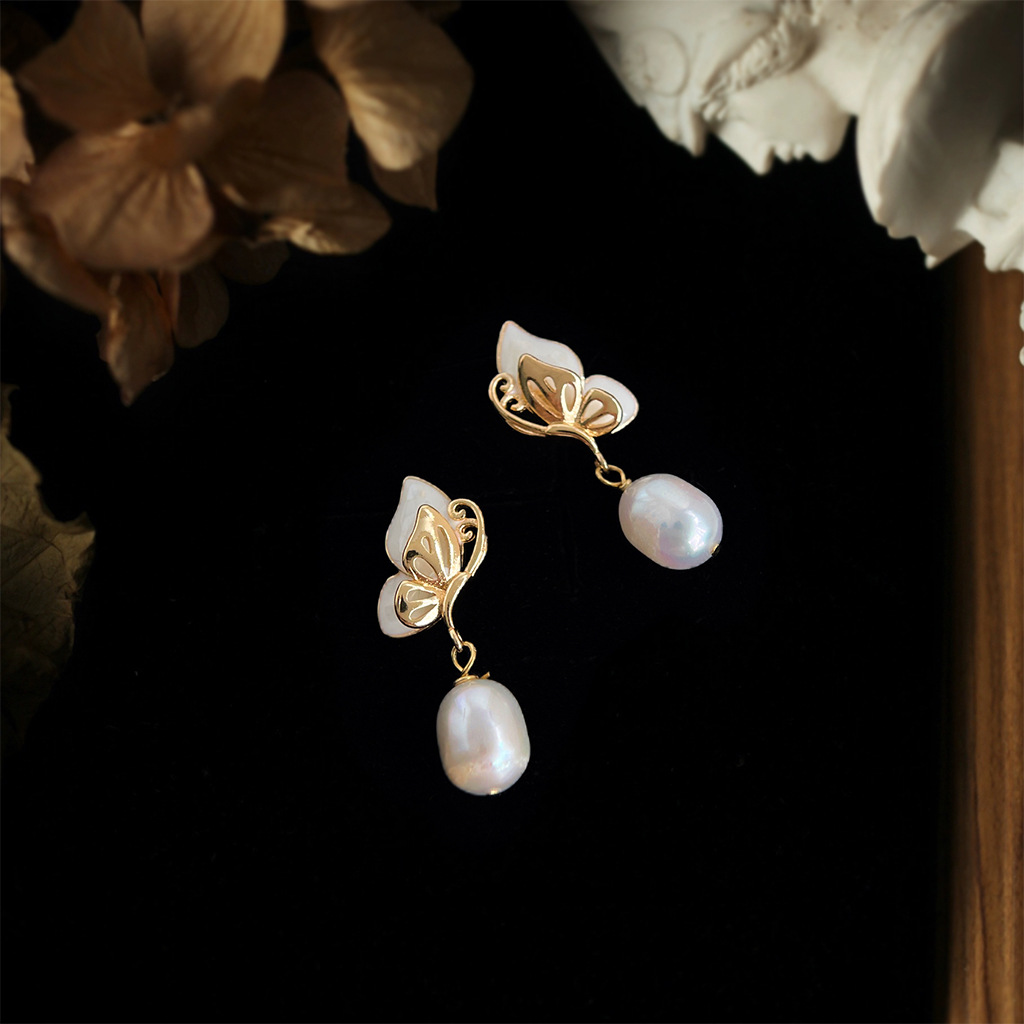 Freshwater pearl French elegant butterfly handcrafted design, small commuter light luxury style earrings, factory earring accessories pic 2