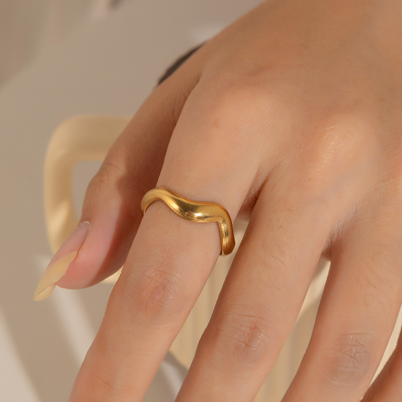 欧美时尚ins风简约钛钢戒指18k镀金不规则几何不锈钢女士饰品热销详情10