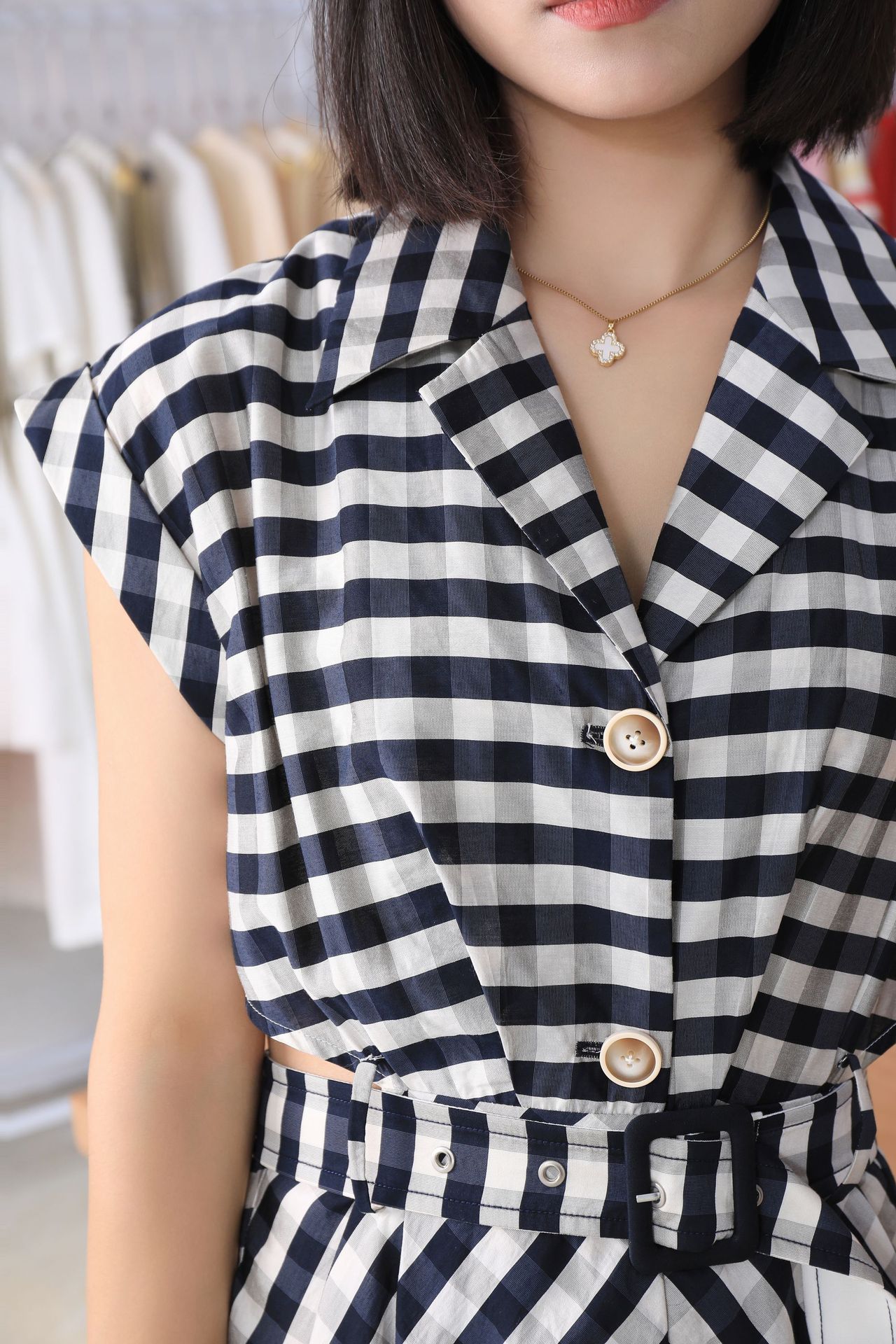 深圳南油高端精品小众设计感腰部镂空松紧腰带飞袖显瘦格子连衣裙详情11