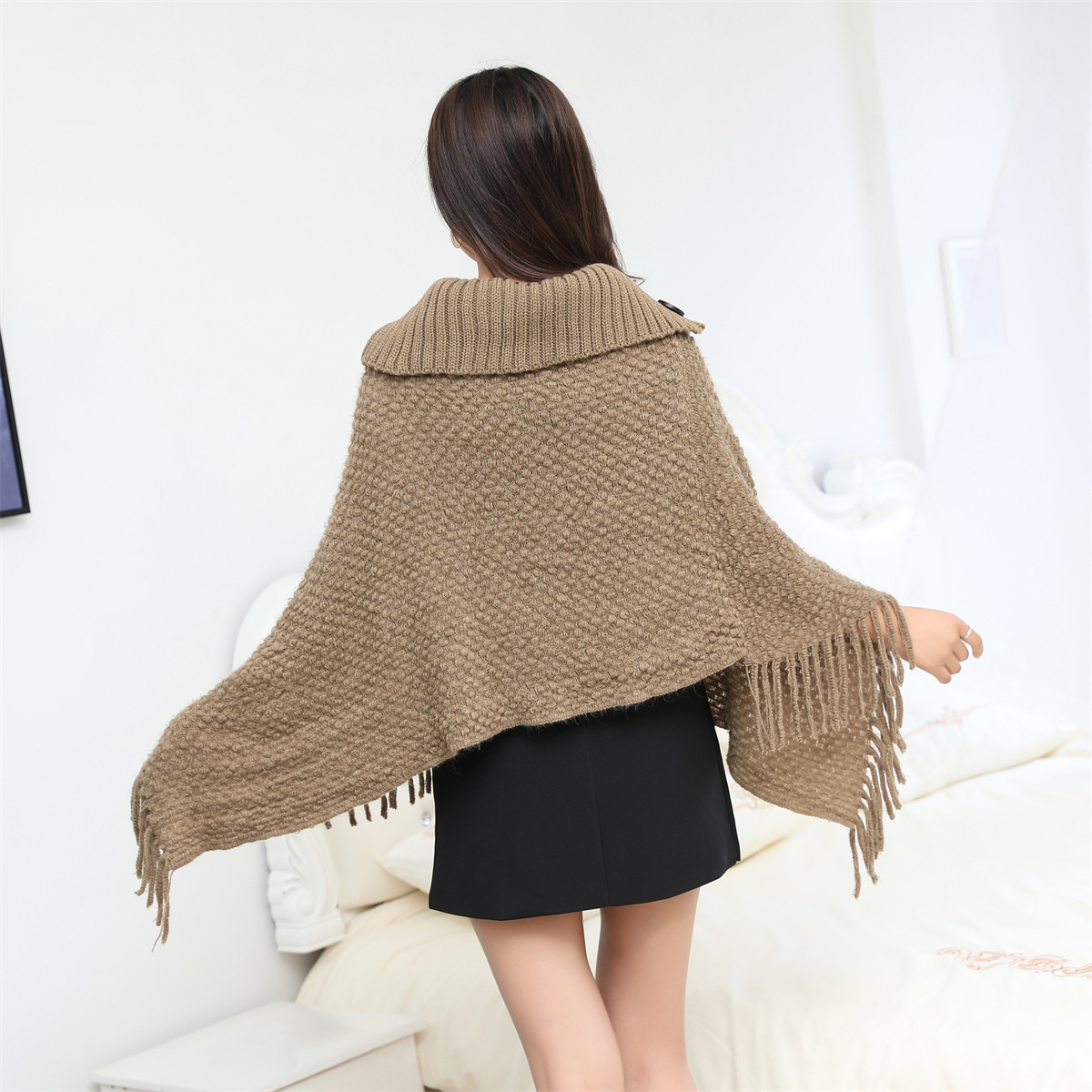 秋冬新款高领纽扣流苏女款斗篷披肩冬季保暖斗篷欧美时尚针织衫详情18