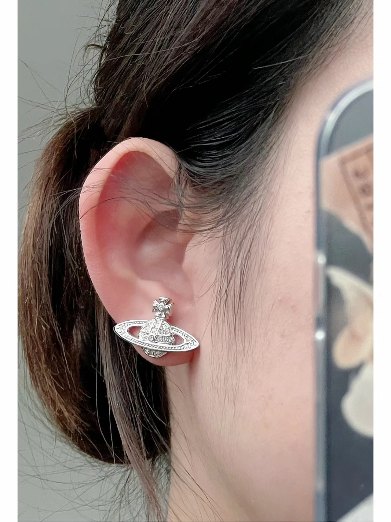 The classic full diamond Saturn stud earrings with finely set planet earrings of the Empress of the West, the same style as NANA pic 19