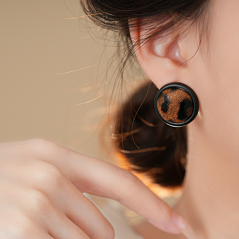 银针跨境复古皮革豹纹圆形耳钉欧美潮流高级感耳环时尚美拉德耳饰详情14