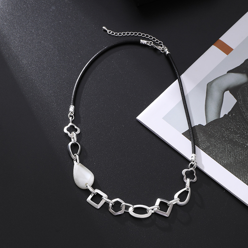 短项链跨境新款设计感小众简约时尚高级不规则几何合金女锁骨链详情11