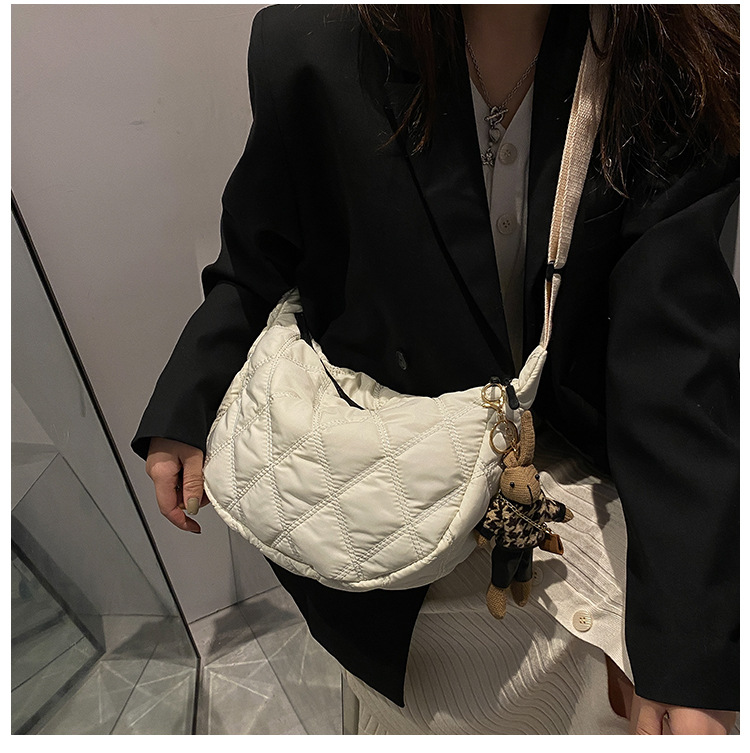 The new, trendy and fashionable single-shoulder crossbody bag with diamond-patterned embroidery thread for women in 2021, the popular dumpling bag pic 73