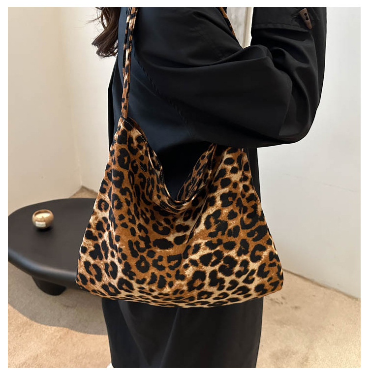 Leopard print canvas bag for women, 2024 new style, trendy Korean college style tote bag, casual large-capacity hand-held shoulder bag pic 25