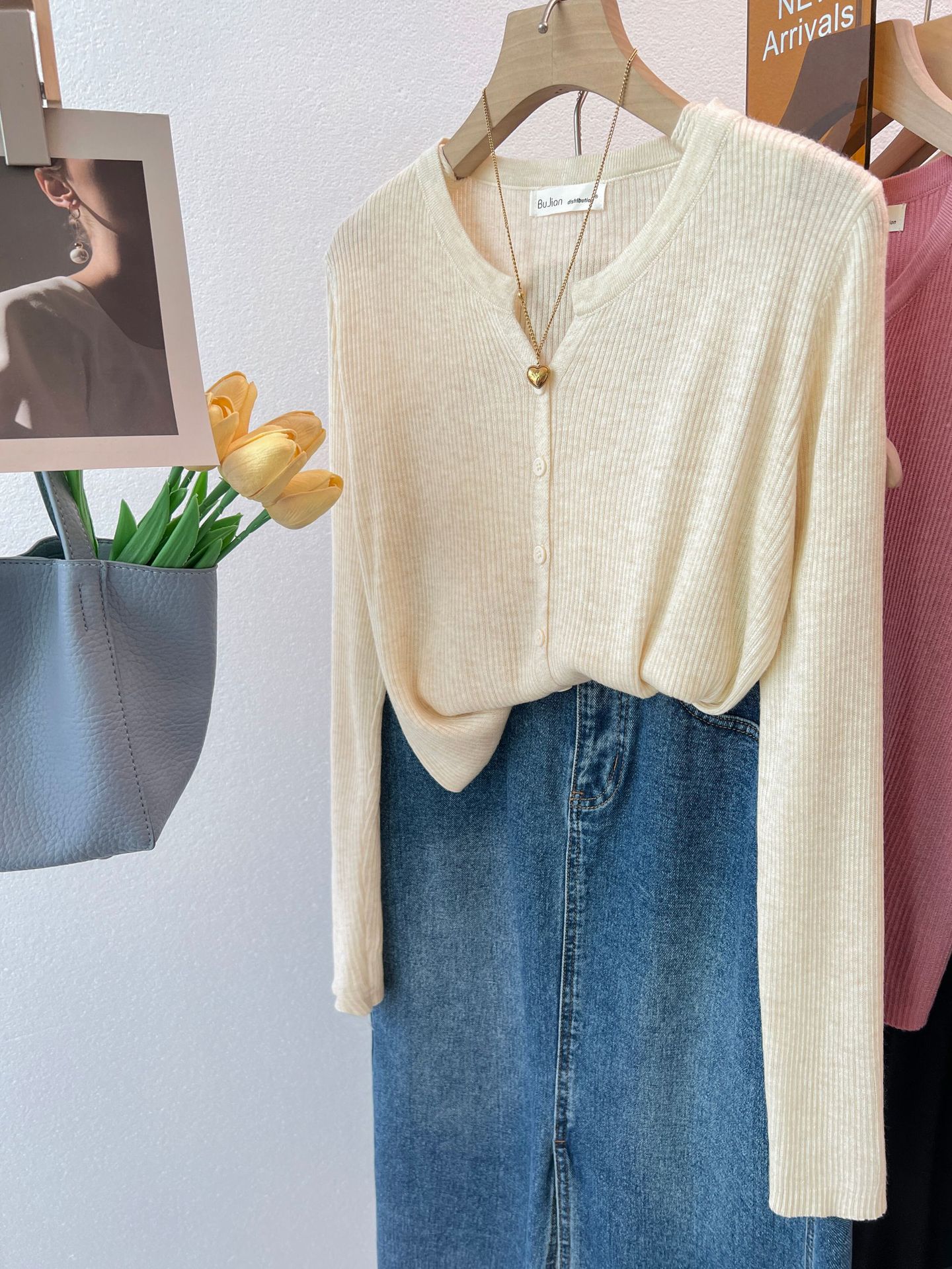 A short woolen cream-colored knitted coat for women, a long-sleeved cardigan for spring and autumn, and a chanel-style innerwear with a base layer pic 33