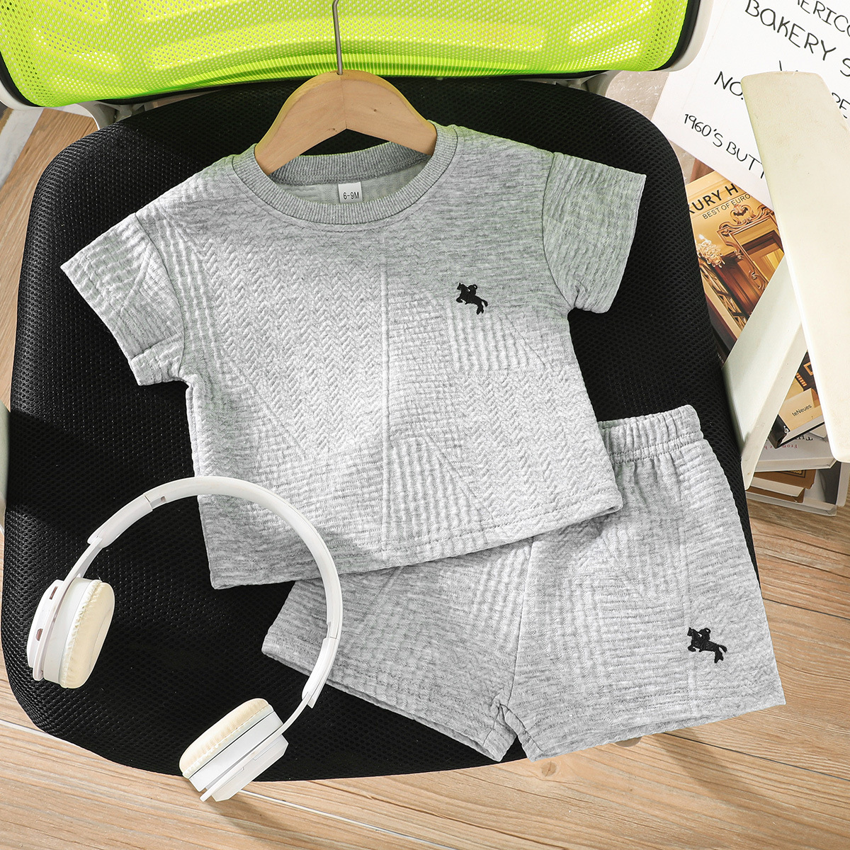 A simple and comfortable embroidered T-shirt and shorts set with horse racing patterns for boys aged 0-3 years old, a new summer sports outfit pic 12