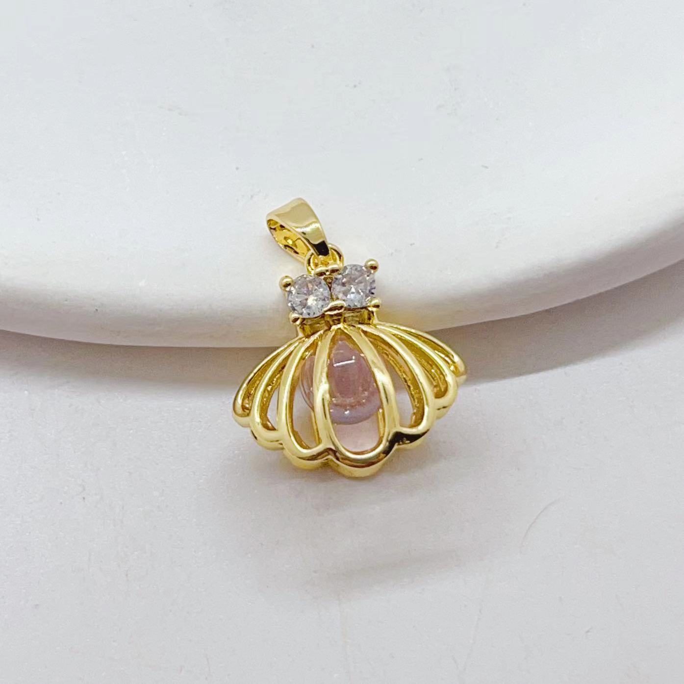 Copper-plated real gold, slightly inlaid zircon, Japanese and Korean pearl shell, shell light luxury and fashionable INS style pendant accessory pic 2