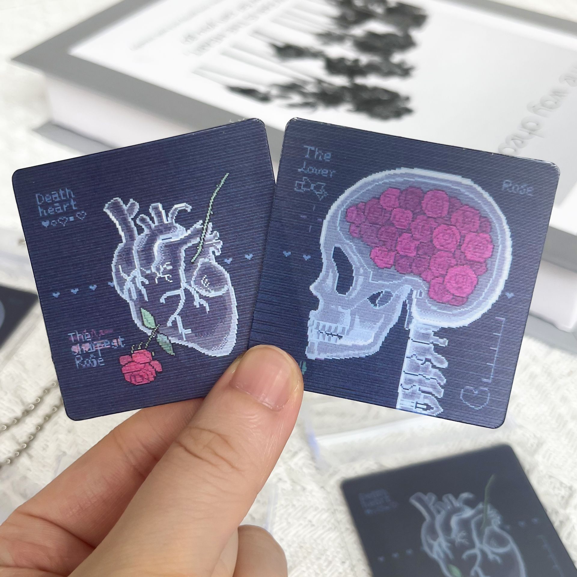 蔷薇骷髅光栅卡蔷薇像素风仿CT复古胶片多变光栅卡情侣礼物挂件详情6