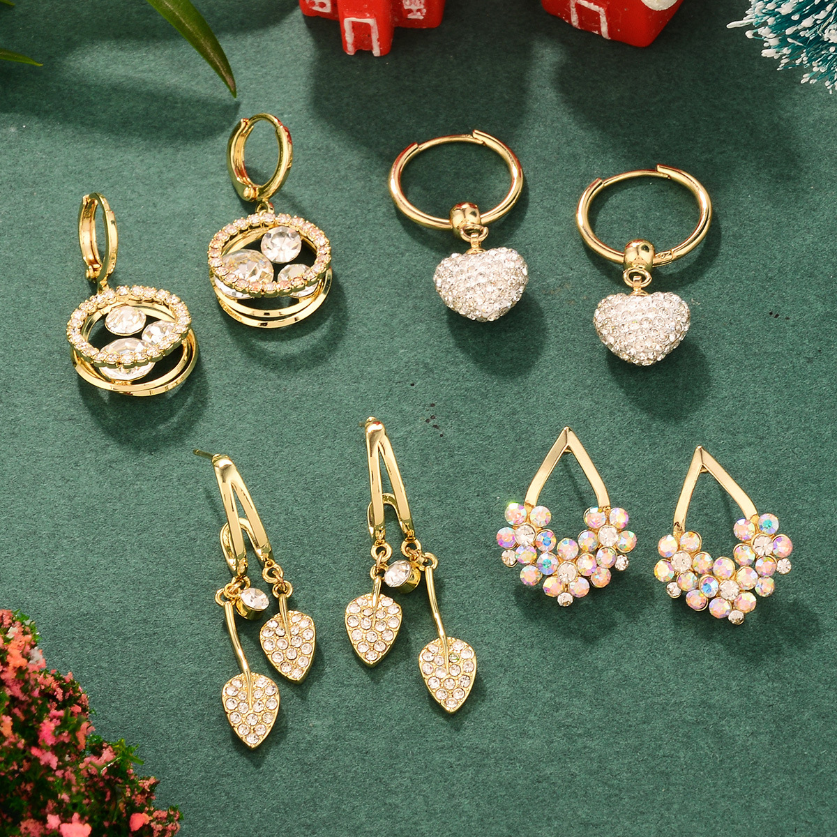 Christmas light luxury and unique heart-shaped tassel earrings, a new exquisite and Instagram-style fashion accessory for the autumn and winter of 2024 pic 18